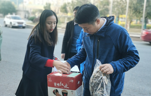 我为群众办实事|开展消耗帮扶 助力墟落振兴 彰显央企继续